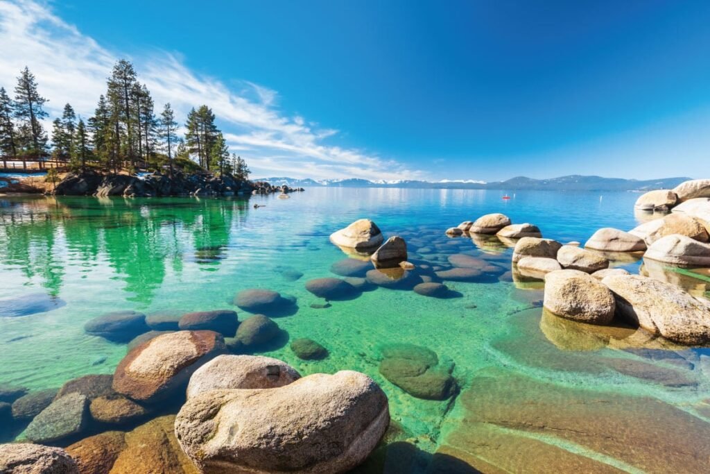 Top US lakes for a boat rental adventure